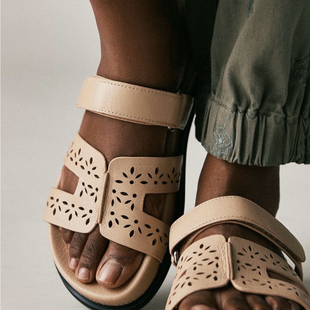 NWT! New in box- Bibi Lou Sandals for Women Size 41 (EU) or 10